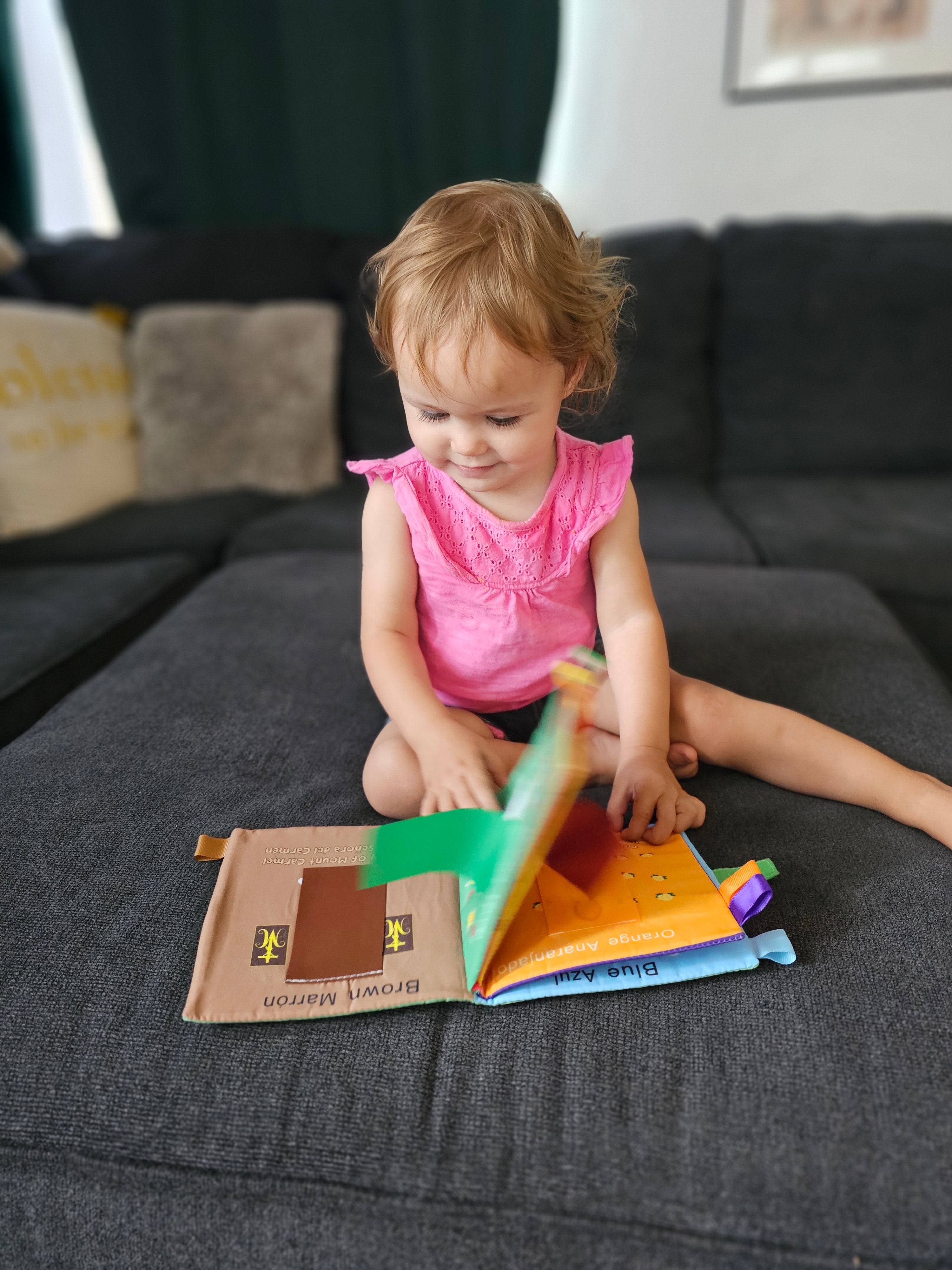My First Mary Book: Colors (An English–Spanish Bilingual Cloth Book)