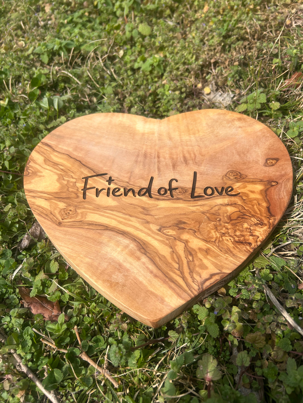 Friend of Love Heart Shaped Olive Wood Cutting Board †